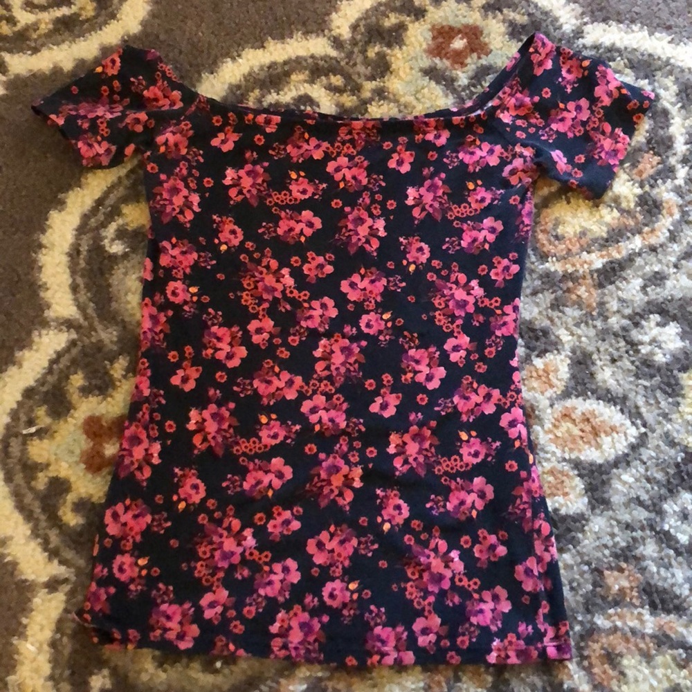 Off shoulder shirt